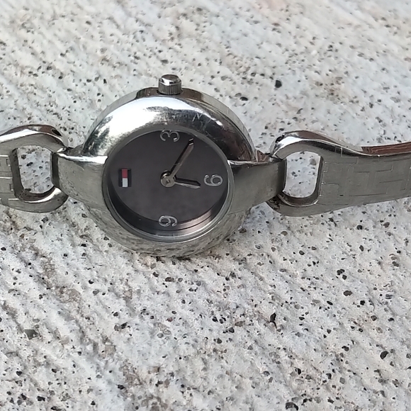 Ladies Tommy Hilfiger watch - Picture 2 of 8